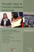 Couverture du livre « Travailler dans la fonction publique territoriale » de Chrystelle Dupuis aux éditions Gualino