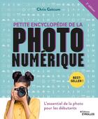 Couverture du livre « Petite encyclopédie de la photo numérique : L'essentiel de la photo pour les débutants » de Chris Gatcum aux éditions Eyrolles