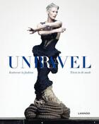 Couverture du livre « Unravel ; knitwear in fashion ; tricot in de mode » de Emmanuelle Dirix aux éditions Lannoo