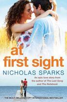 Couverture du livre « AT FIRST SIGHT » de Nicholas Sparks aux éditions Sphere